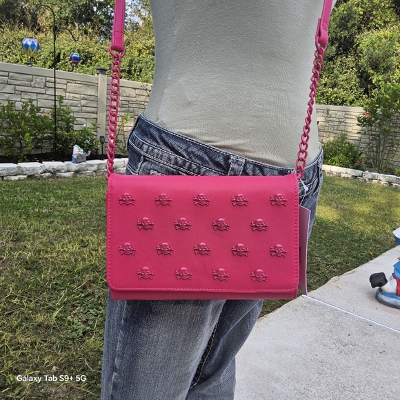 NWT PINK SKULL BETSEY JOHNSON CROSSBODY - Picture 5 of 6
